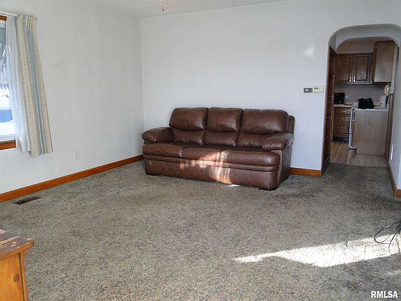 3rd image of 714 W Front St