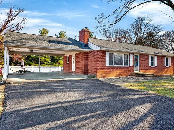 138 Tinkling Spring Rd, Fishersville, VA 22939