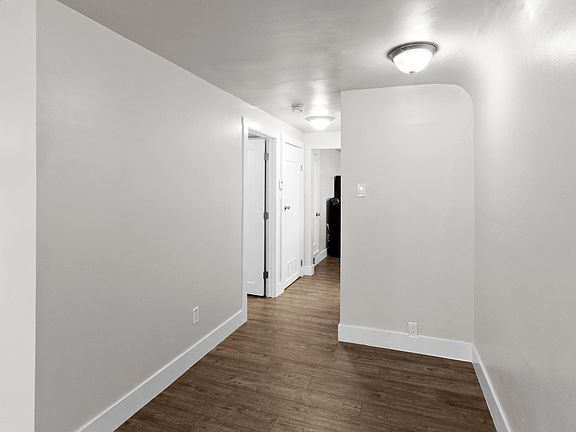Extra large hallway with room for dining for 2