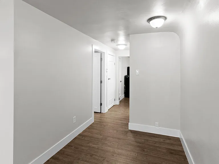 Extra large hallway with room for dining for 2