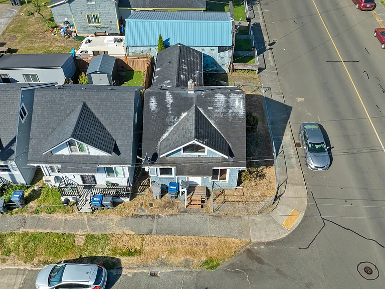 121 N D St — Photo 19