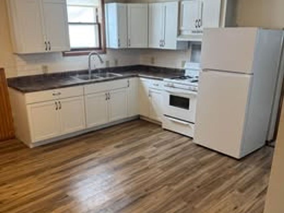 1st image of 721 Teal St N