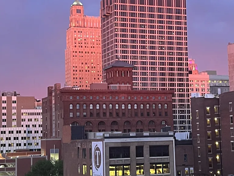 AMAZING views from ALL windows! Nothing blocks the skyline sunset views.