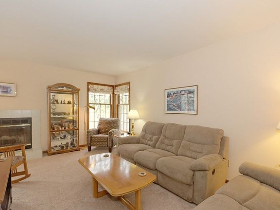 4th image of 86 Woodside Dr