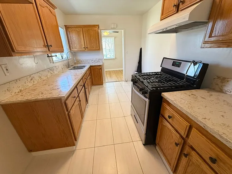 6008 Greenmeadow Rd — Photo 7