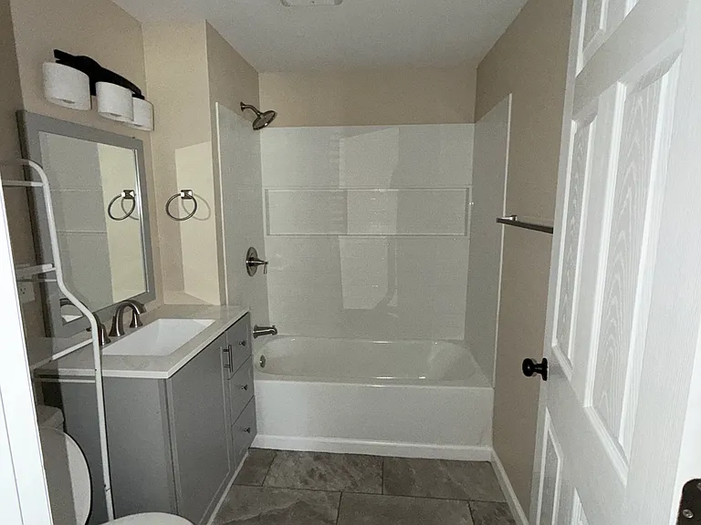 2712 W Walnut St #2 — Photo 8