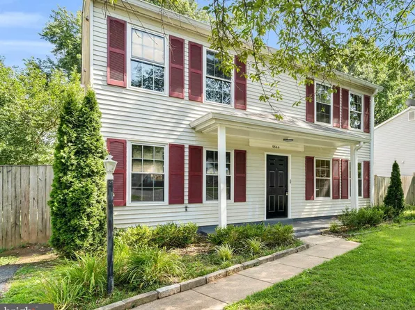 5566 Saint Charles Dr, Woodbridge, VA 22193