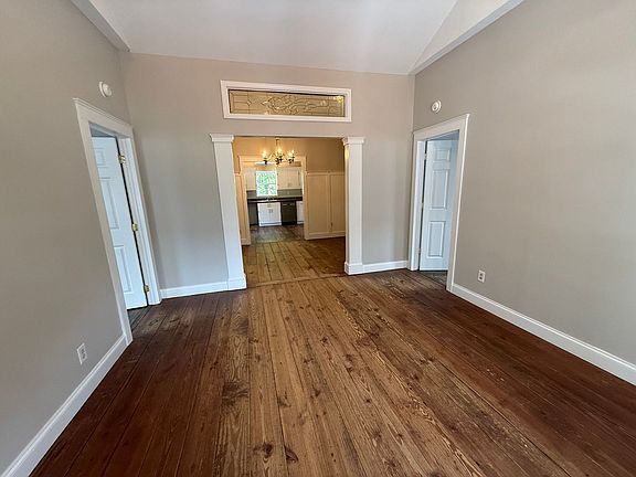 4th image of 300 Railroad St