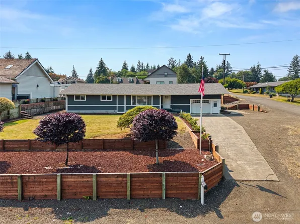 706 Bradford Street, Raymond, WA 98577