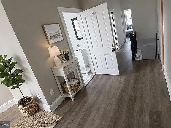 3rd image of 428 Ash St