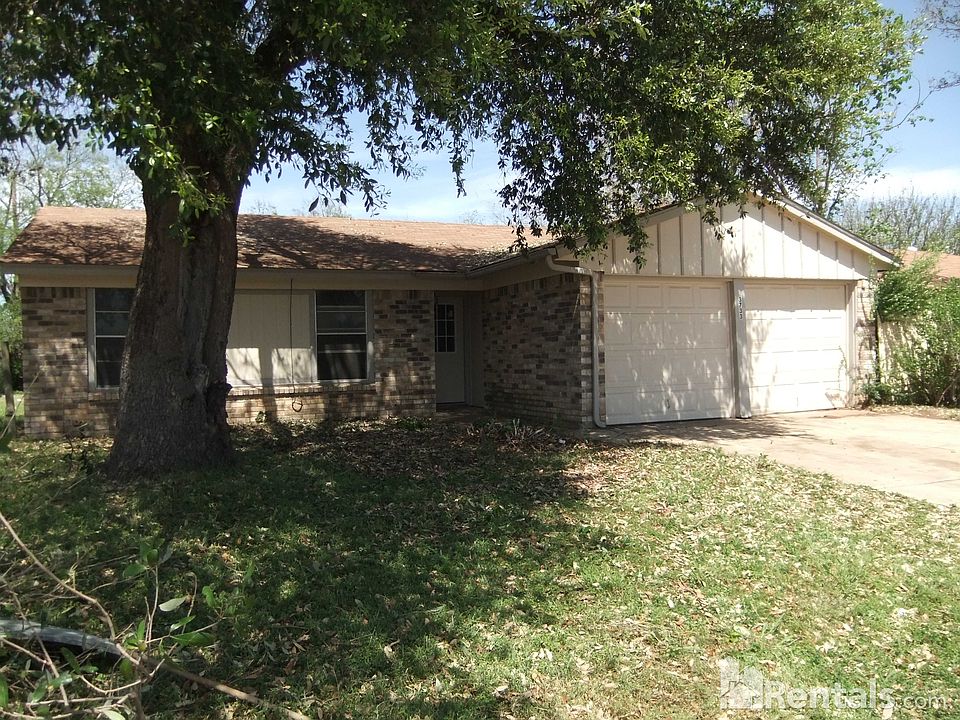 1st image of 3733 Royal Crest Dr