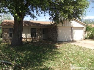 3733 Royal Crest Dr, Fort Worth, TX 76140