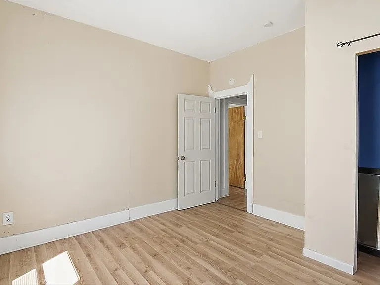 2605 Washington Ave — Photo 8