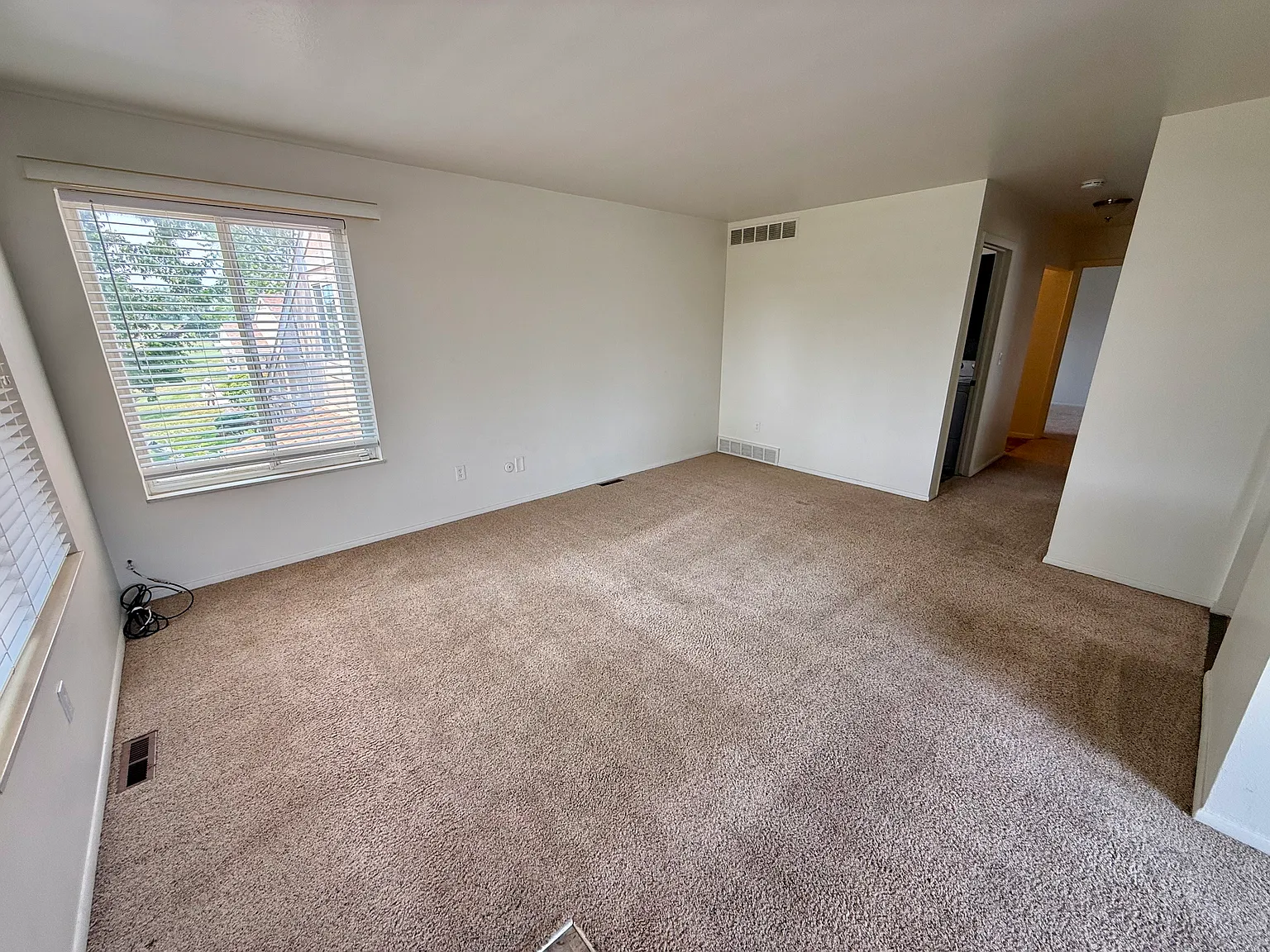 2 bed, 900 sqft, $1,900 — Photo 3