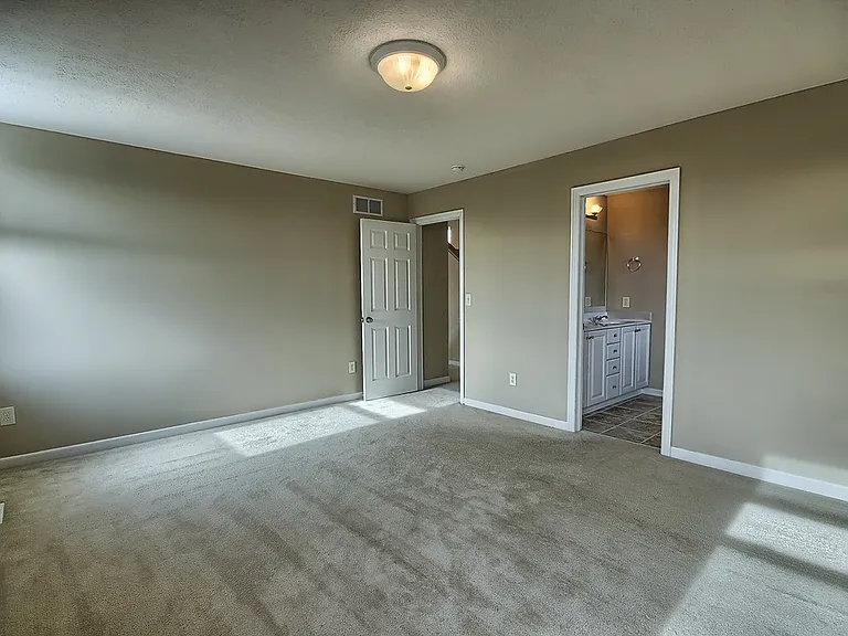 7233 Springview Ln — Photo 7
