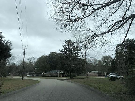 Exterior Neighborhood (street photo)