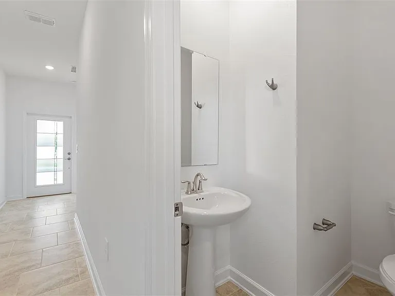 3039 Addison Blvd — Photo 11