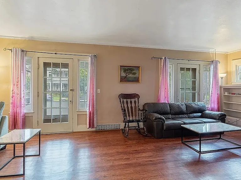 228 Cambridge St — Photo 8