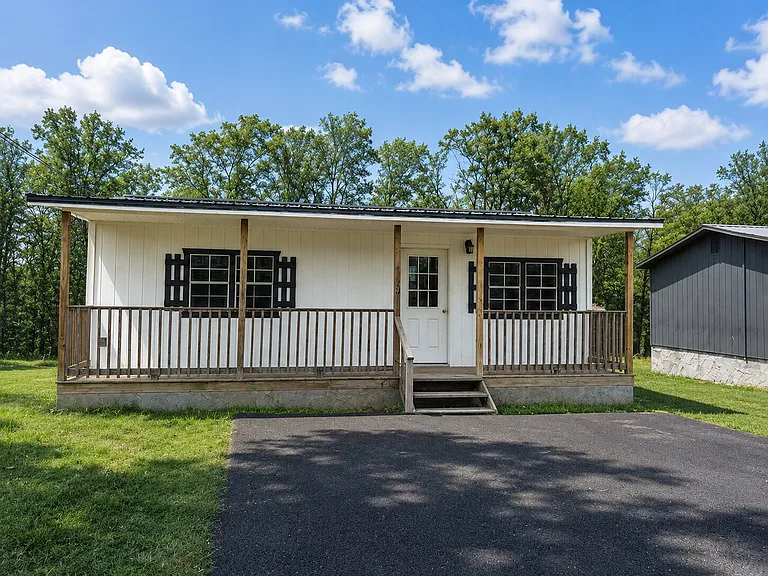 153 Red Bud Trl — Photo 1