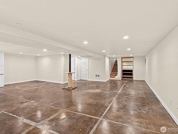 3rd image of 501 N Oak St #1/2