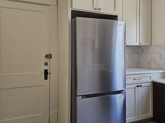 2nd image of 148 Nassau Ave Floor 1