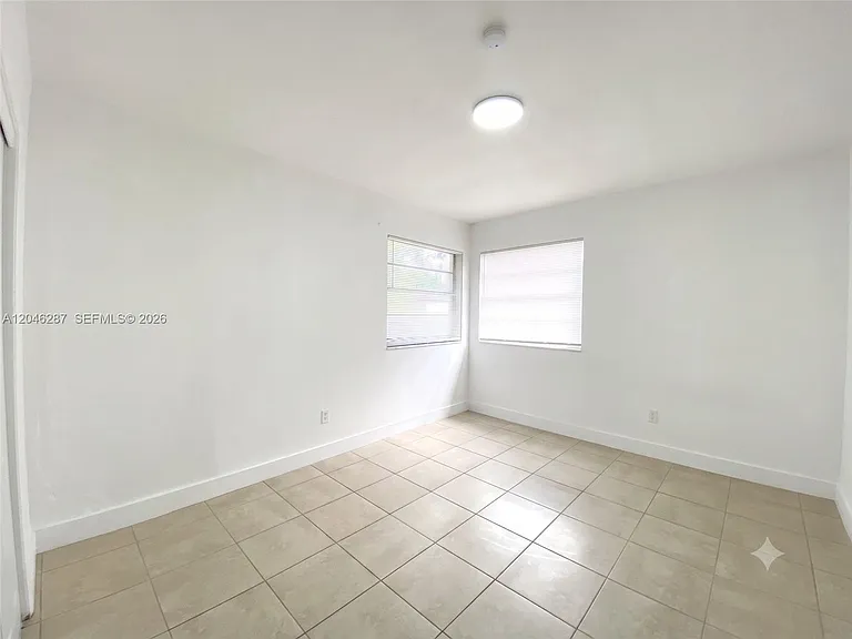 120 NE 55th St #5 — Photo 5