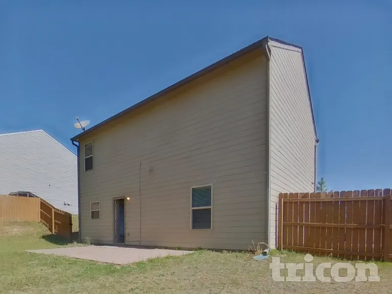 1042 Sutherland Dr — Photo 13