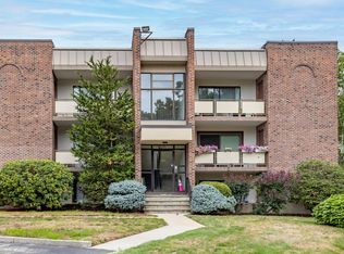 55 Angleside Rd APT 6, Waltham, MA 02453