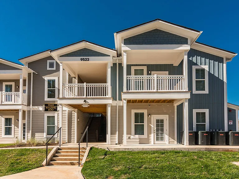 Village at Westland Cove Apartments — Photo 45