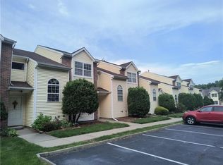 15 Woodlake Dr, Middletown, NY 10940