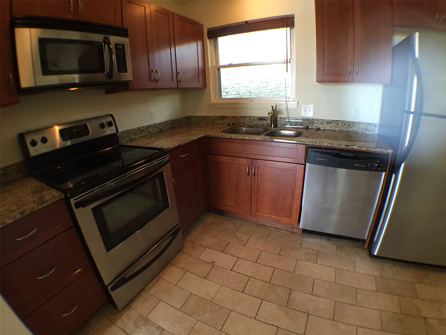2 bed, 1.0 bath, 774 sqft, $1,500 — Photo 2