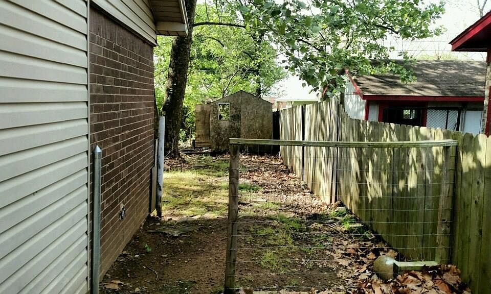 2nd image of 724 Grissom Pl