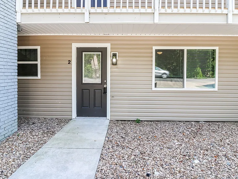 523 E Main St #7 — Photo 4