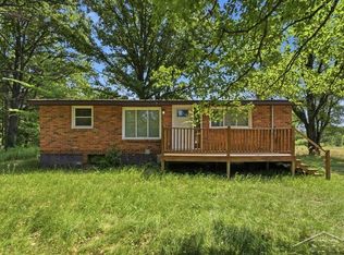 956 N Eleven Mile Rd, Sanford, MI 48657