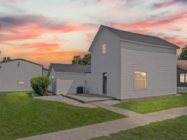 114 E North St, Remington, IN 47977