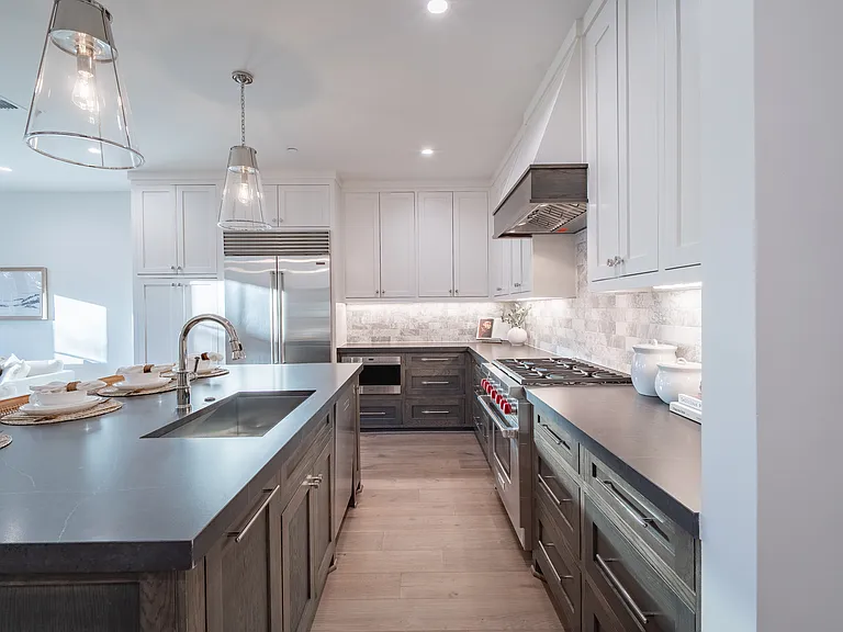 4529 Emerson Ave #8L — Photo 6