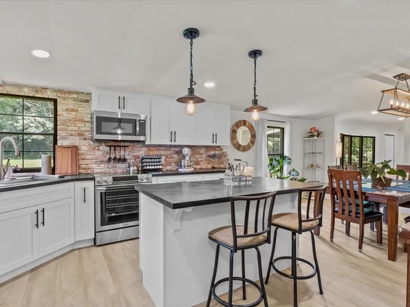 1227 Brushy Rd, Centerville, TN 37033