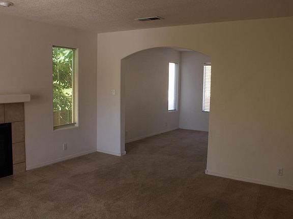 3rd image of 11001 Desert Dreamer St NW