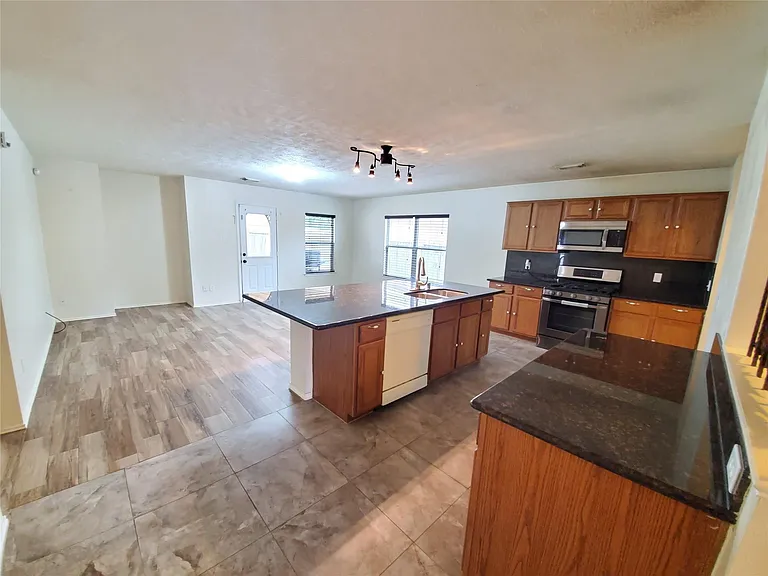 18203 Afton Hollow Ln — Photo 14