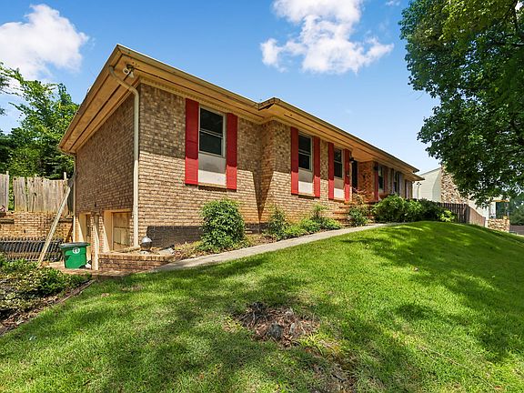 2nd image of 913 Belvoir Hills Cir