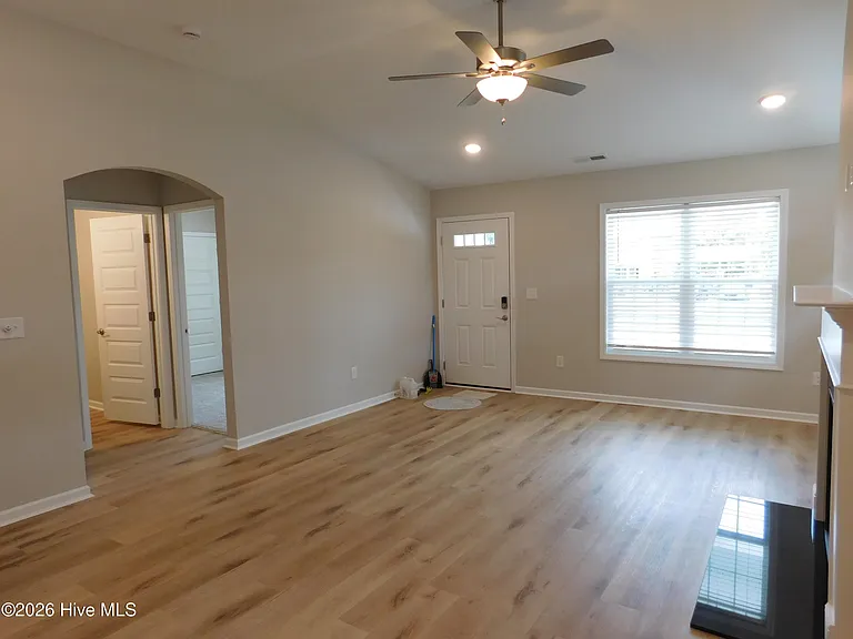 710 N B St — Photo 8