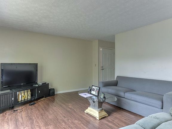 4th image of 1211 Cliffside Dr