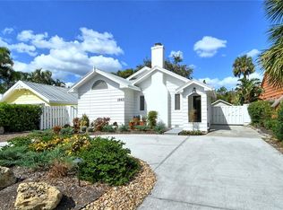 1863 Bougainvillea St, Sarasota, FL 34239