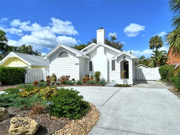 1863 Bougainvillea St, Sarasota, FL 34239