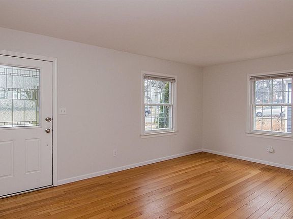 5th image of 402 Snyder Ave