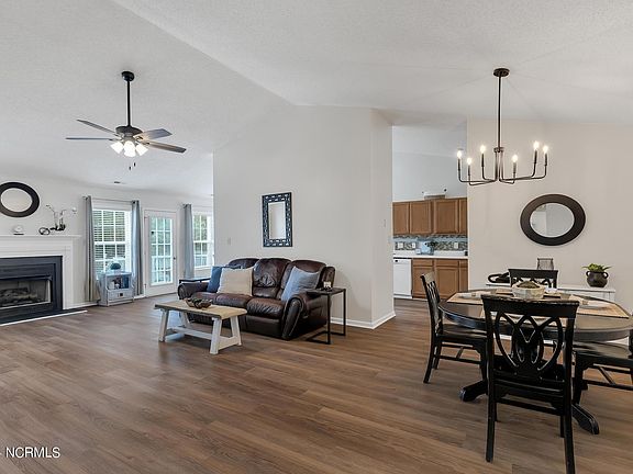 4th image of 110 Summercreek Drive