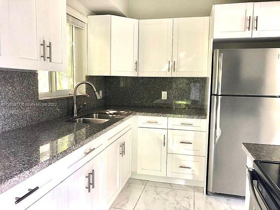 5th image of 940 NE 120th St #1