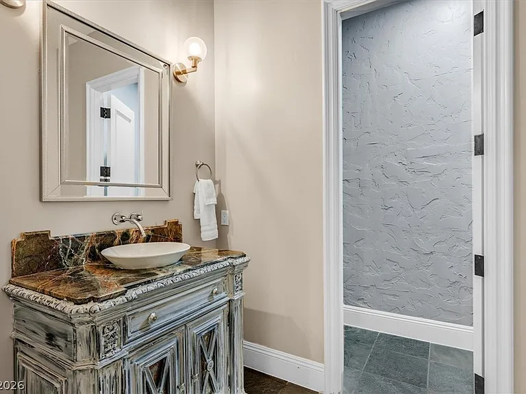 8 Rue Mediterra Dr — Photo 47