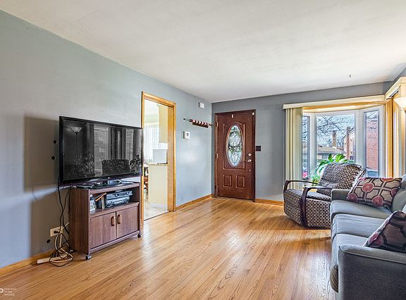 3rd image of 2525 Marwood St