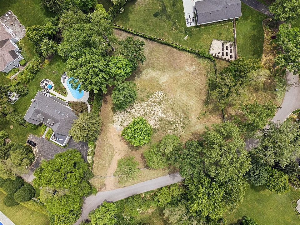 1st image of 61 Woodley Rd